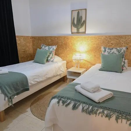 Near The -3bed -2bath -wifi Appartement