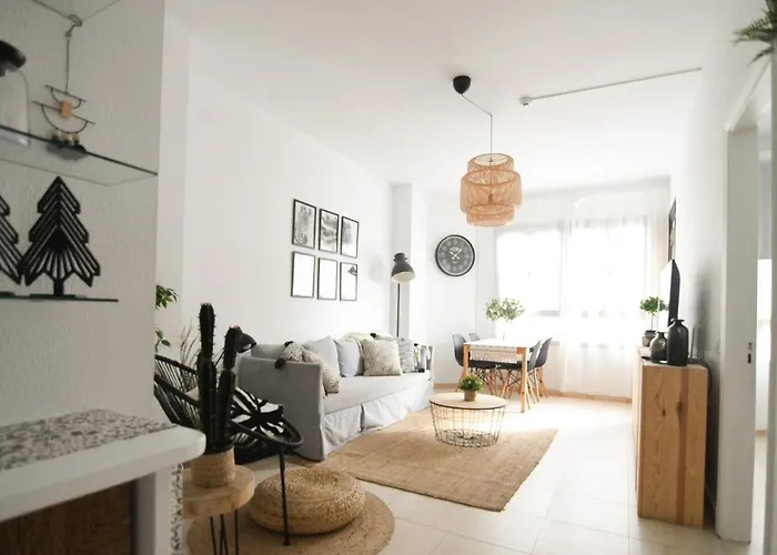 Апартаменти Near The -3bed -2bath -wifi *